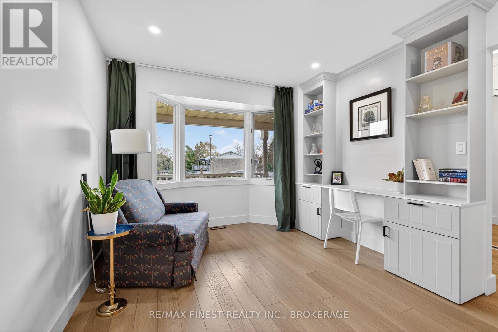 825 SOMERSET CRESCENT - 7