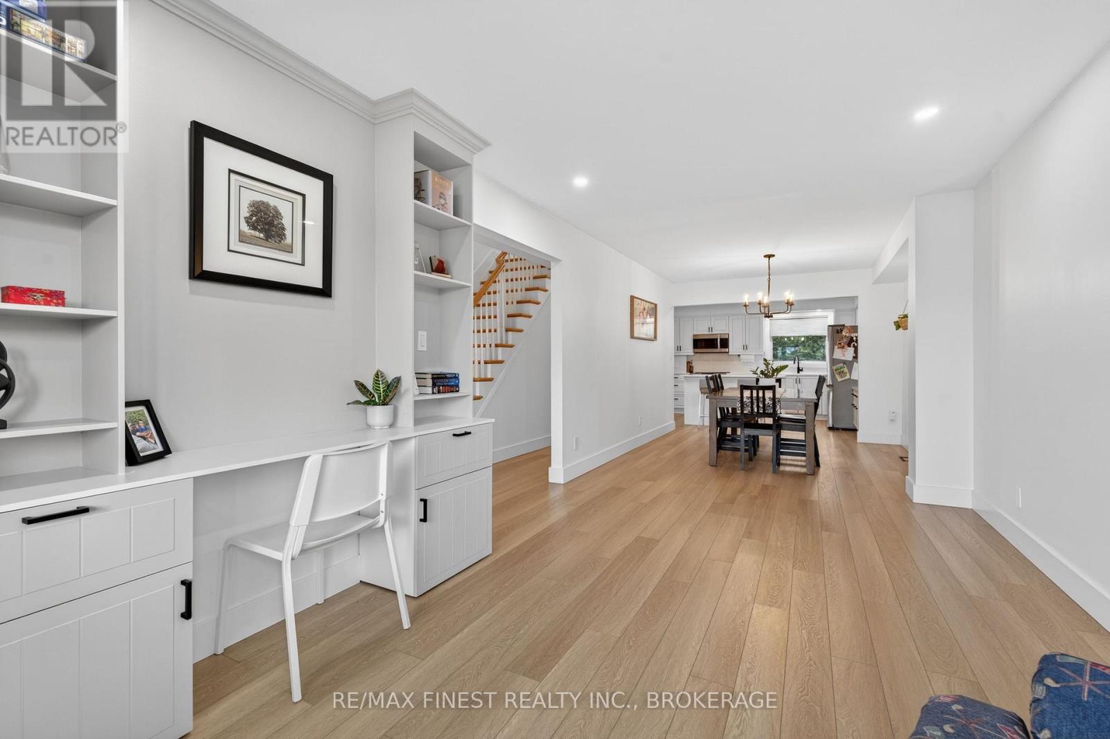 825 SOMERSET CRESCENT - 8