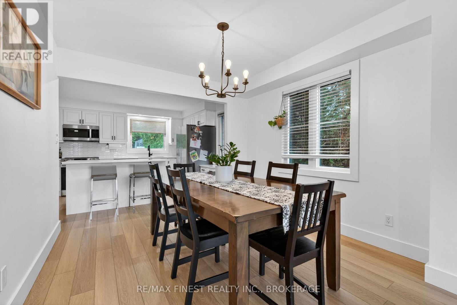 825 SOMERSET CRESCENT - 9