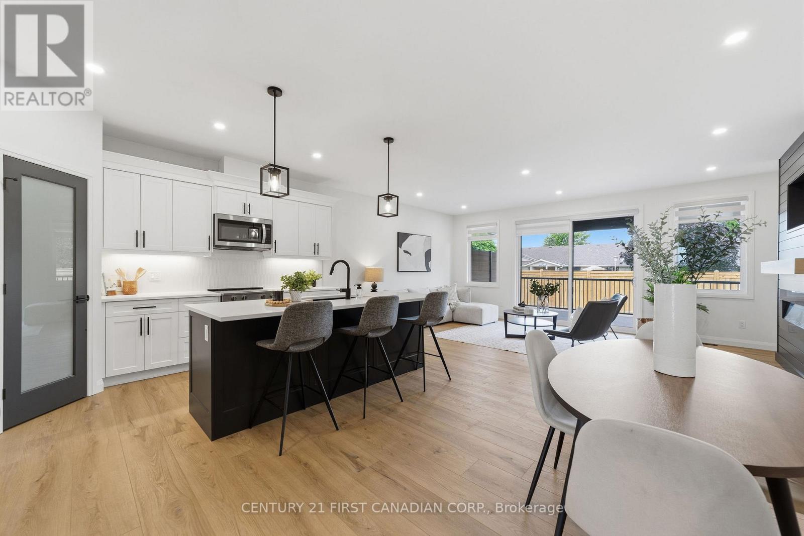 #12 32 POSTMA CRESCENT - 10