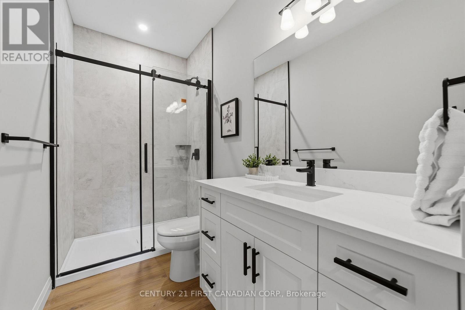 #12 32 POSTMA CRESCENT - 19