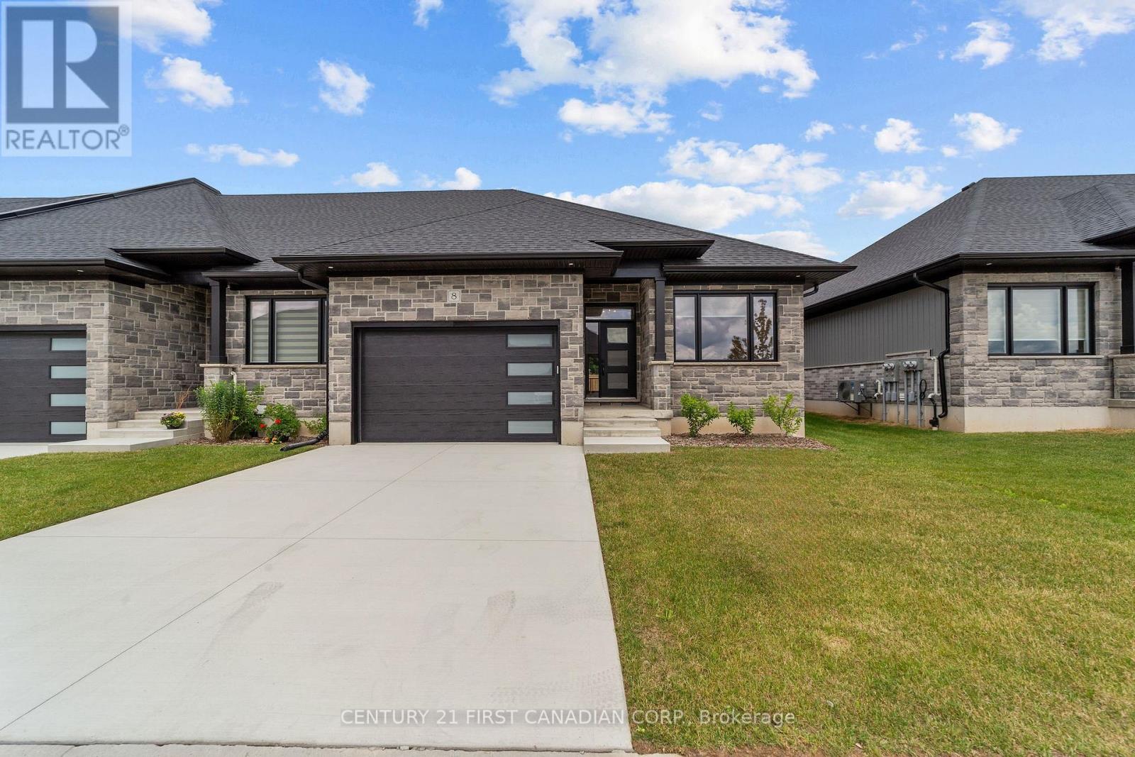 #12 32 POSTMA CRESCENT - 2