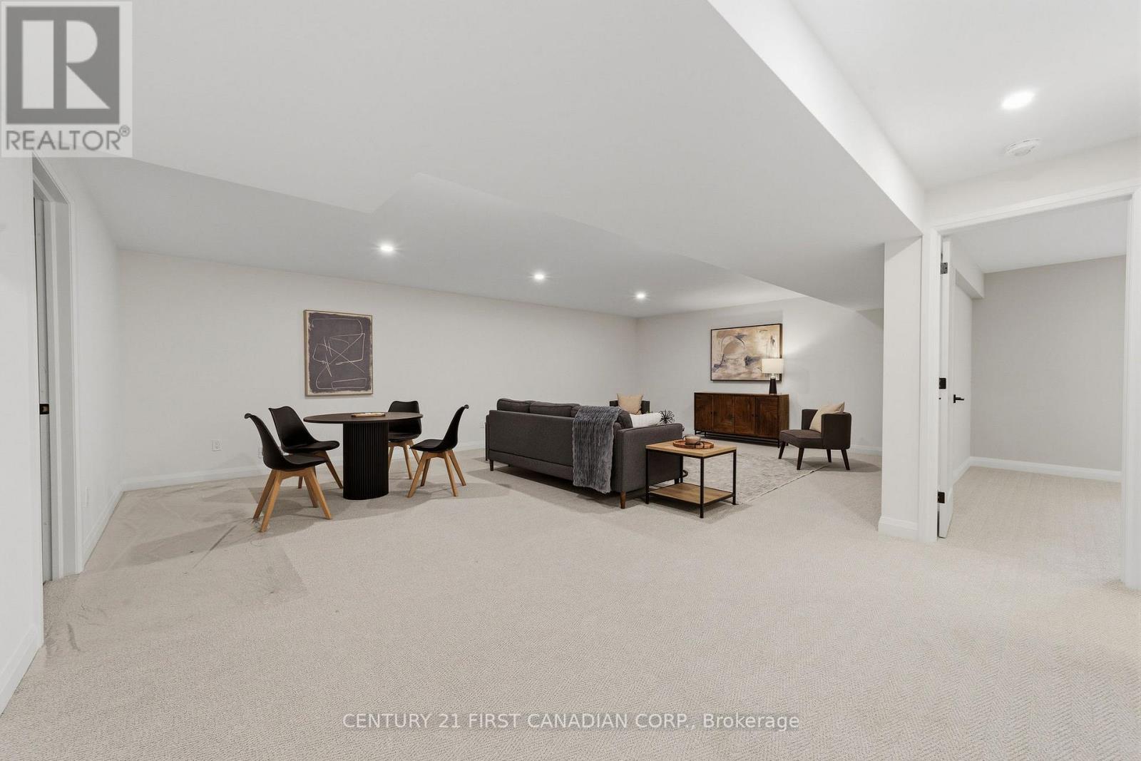 #12 32 POSTMA CRESCENT - 20