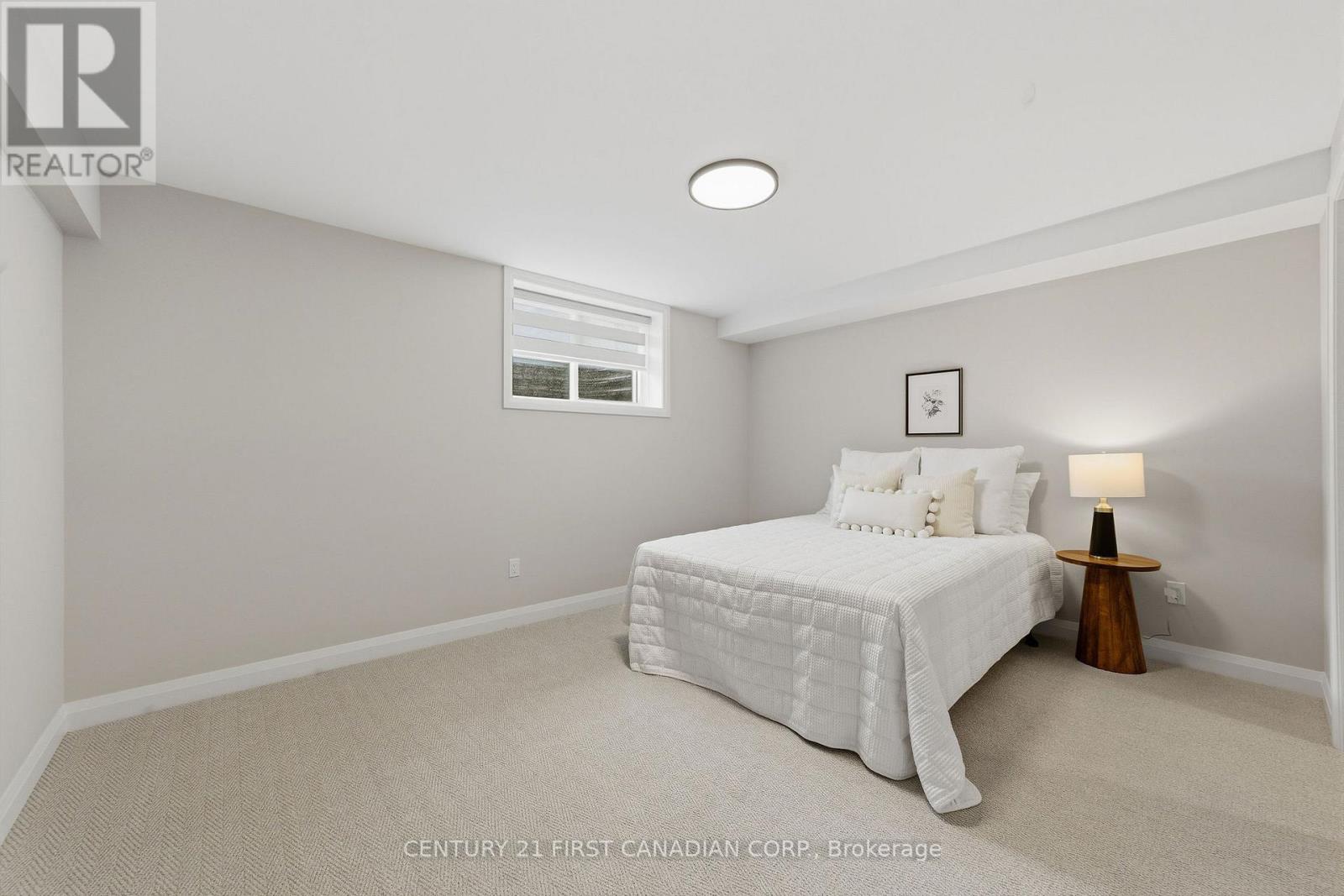#12 32 POSTMA CRESCENT - 24
