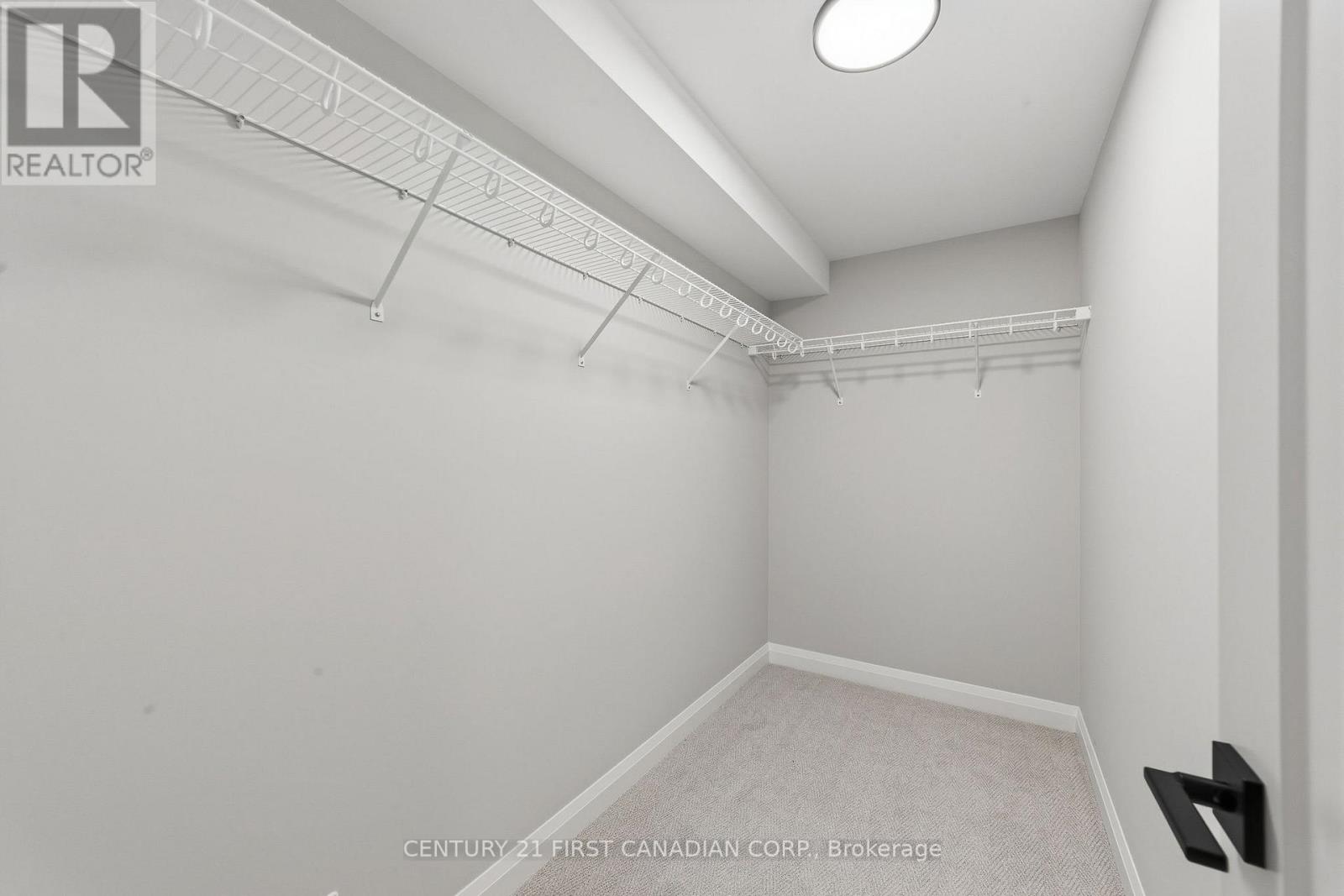 #12 32 POSTMA CRESCENT - 25