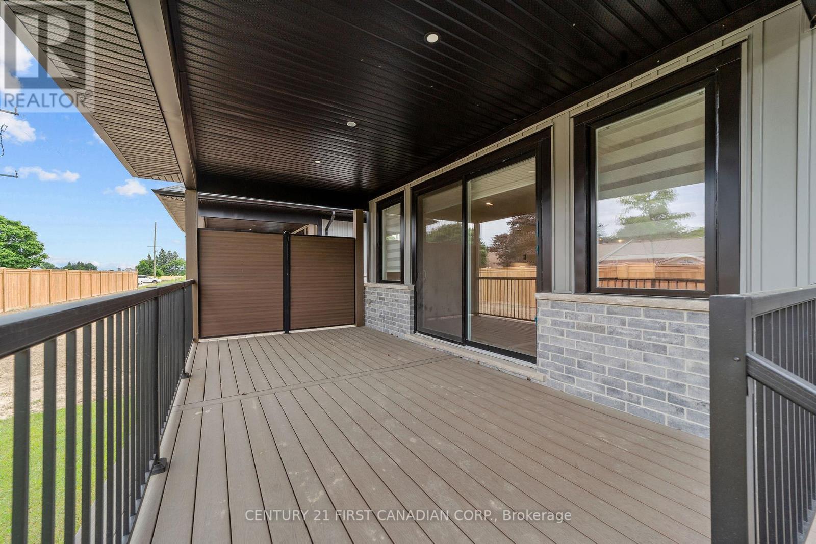 #12 32 POSTMA CRESCENT - 31
