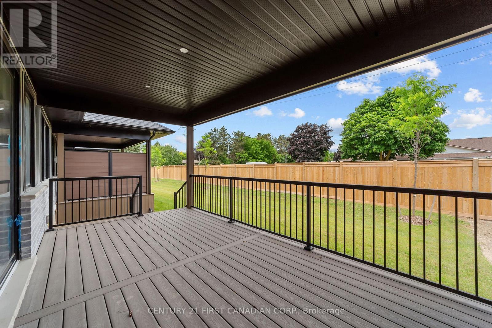 #12 32 POSTMA CRESCENT - 32