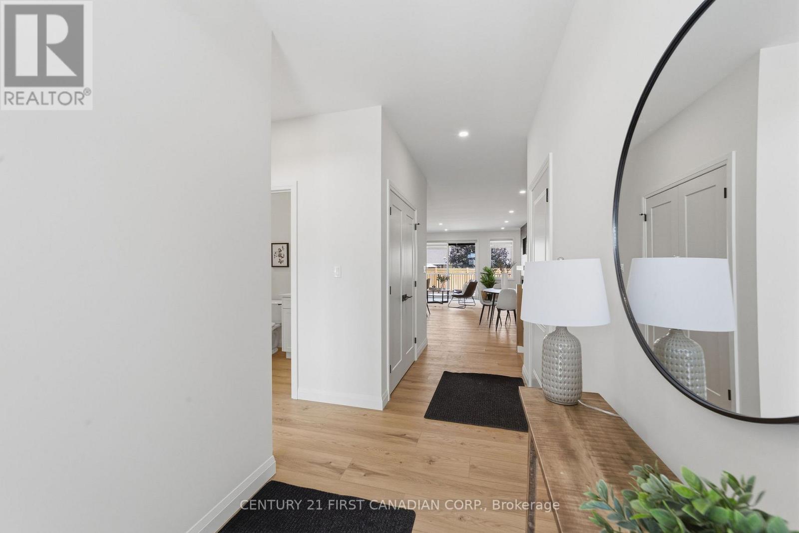 #12 32 POSTMA CRESCENT - 5