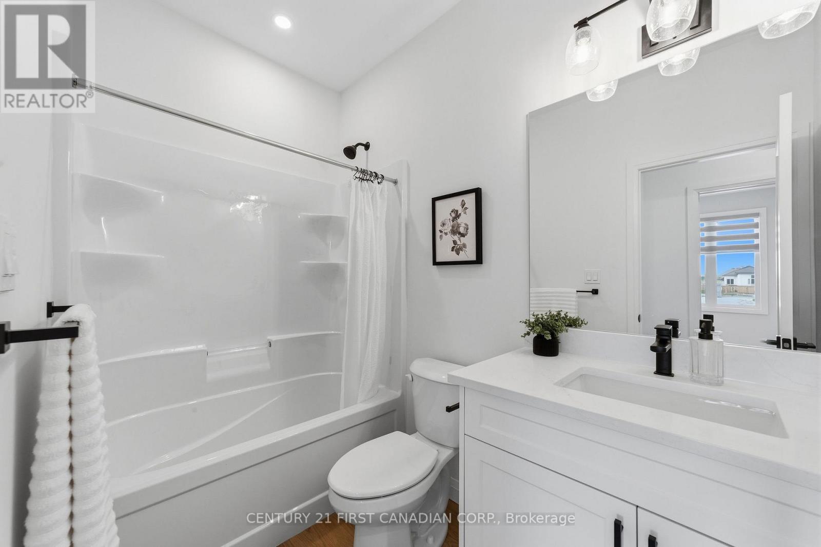 #12 32 POSTMA CRESCENT - 8