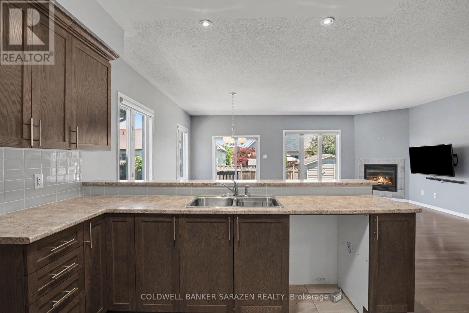 31 GORDON FERGUSSON PLACE - 12