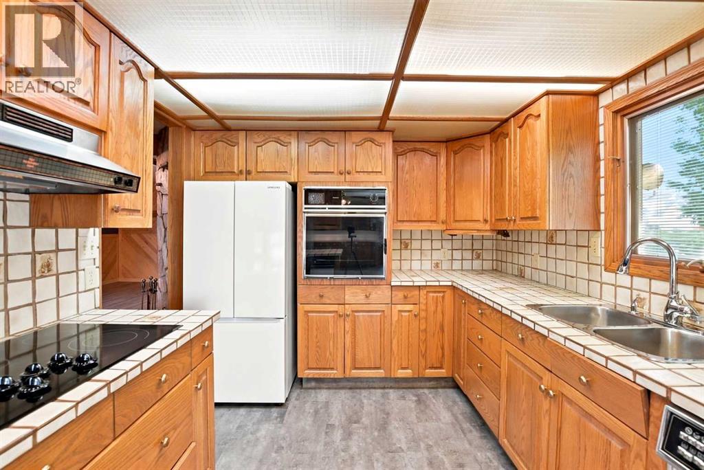 5220 53 Avenue - photo 4