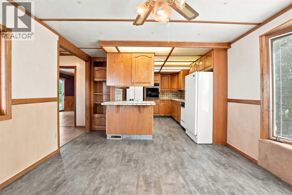 5220 53 Avenue - photo 5