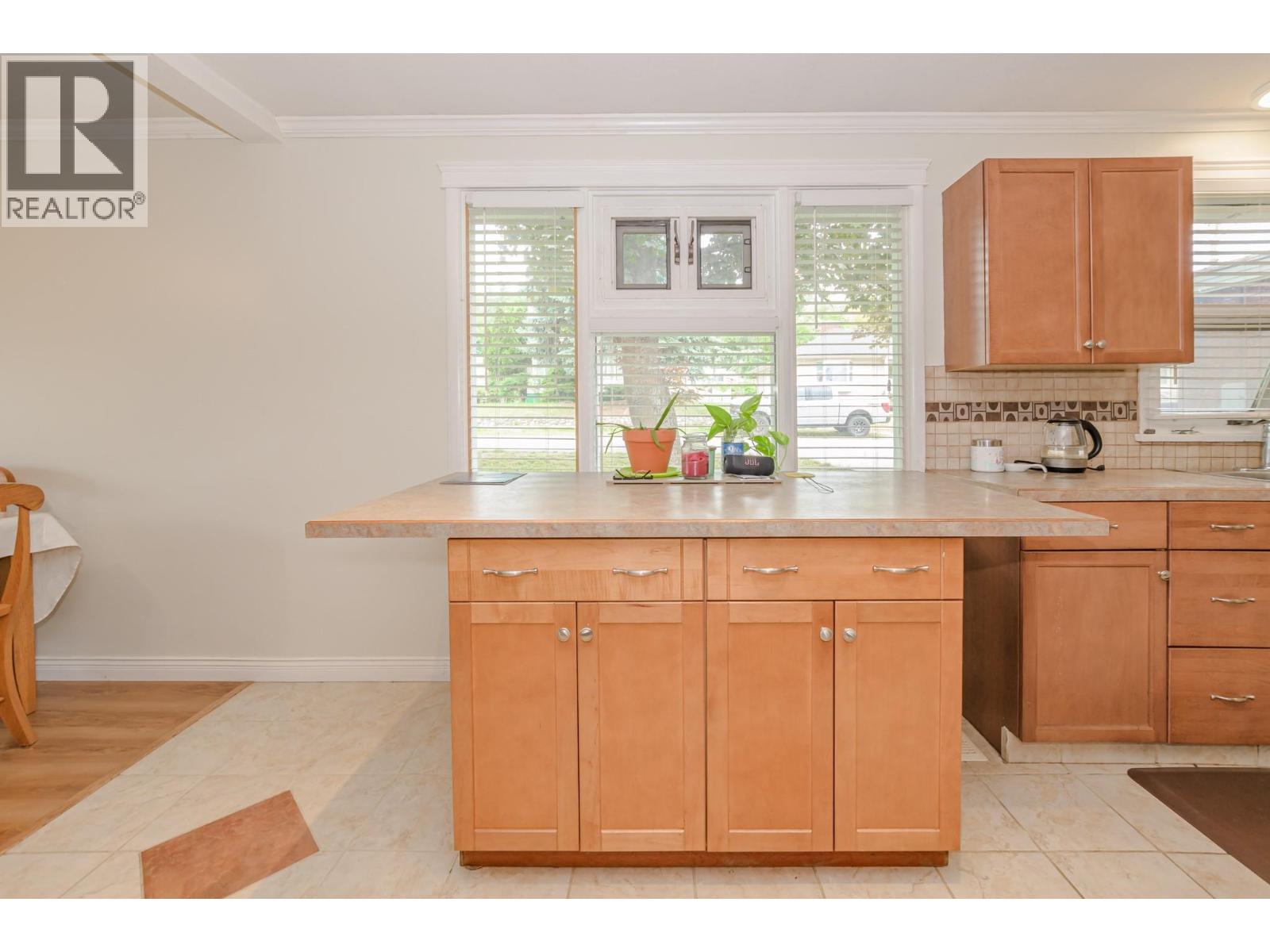 729 Stanley Avenue - 10