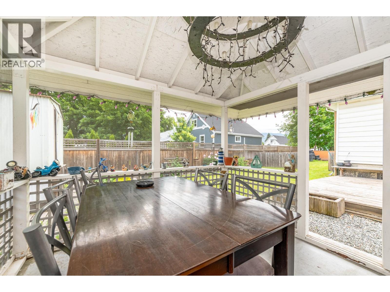 729 Stanley Avenue - 29