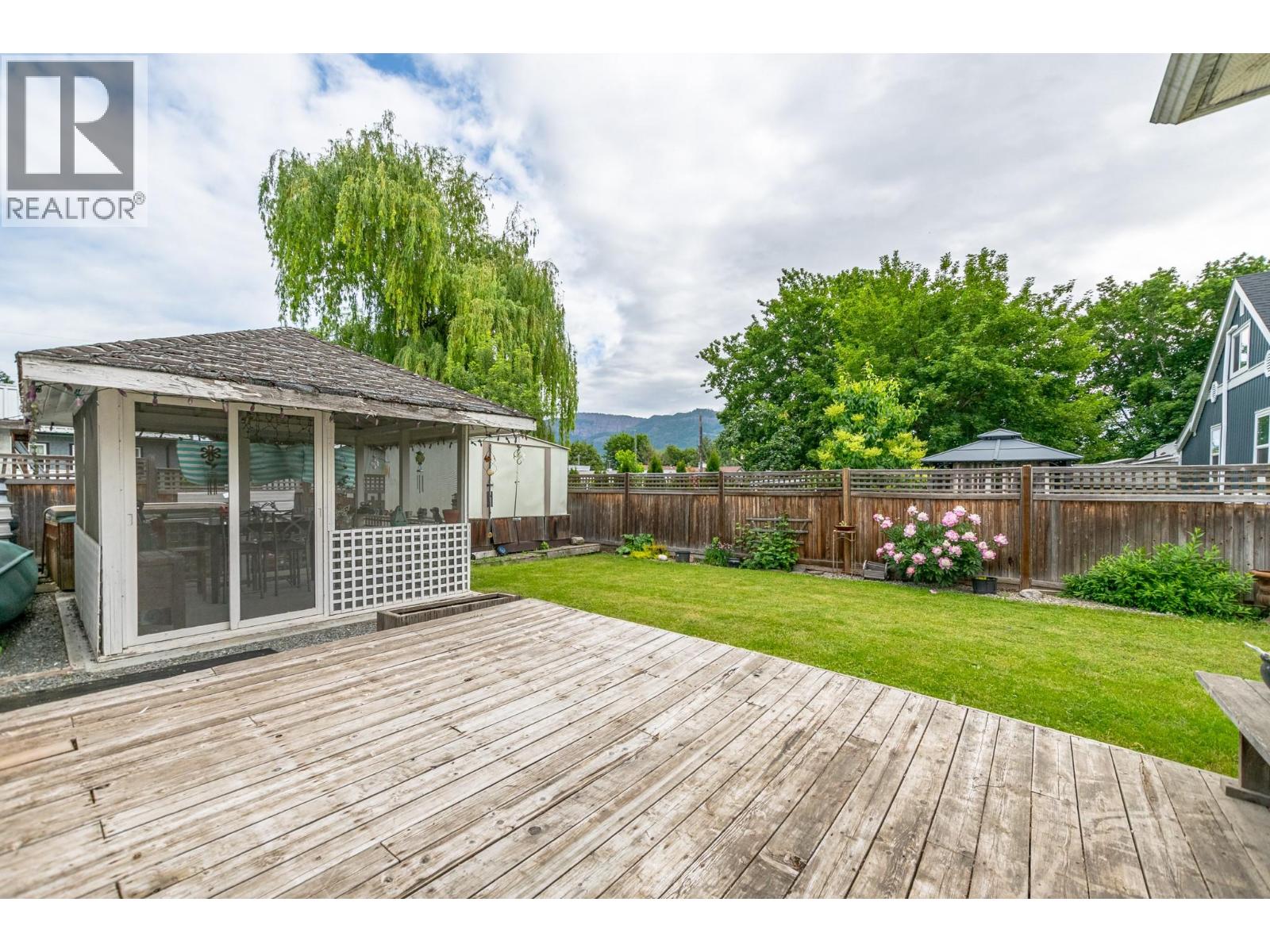 729 Stanley Avenue - 31