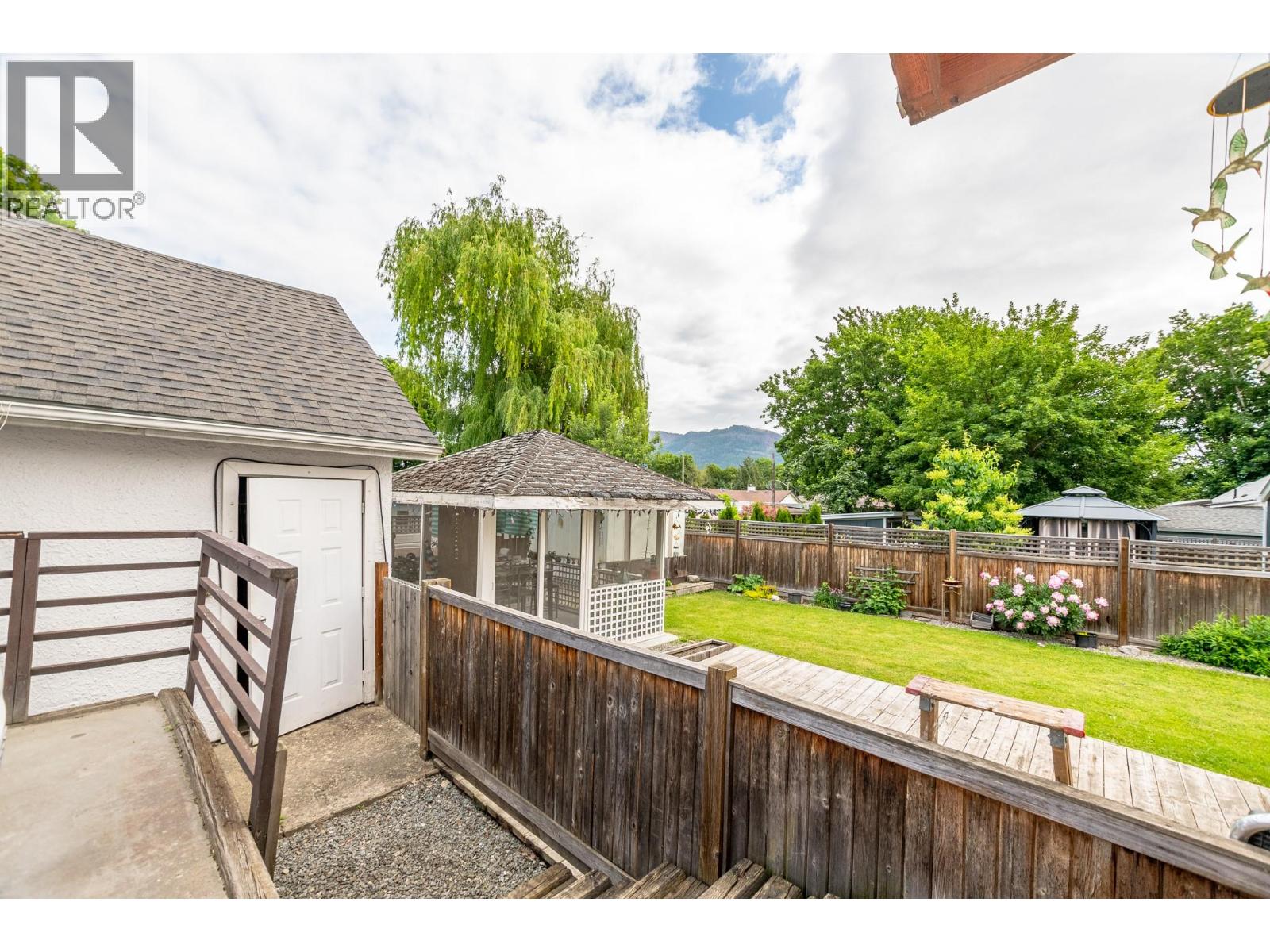 729 Stanley Avenue - 32