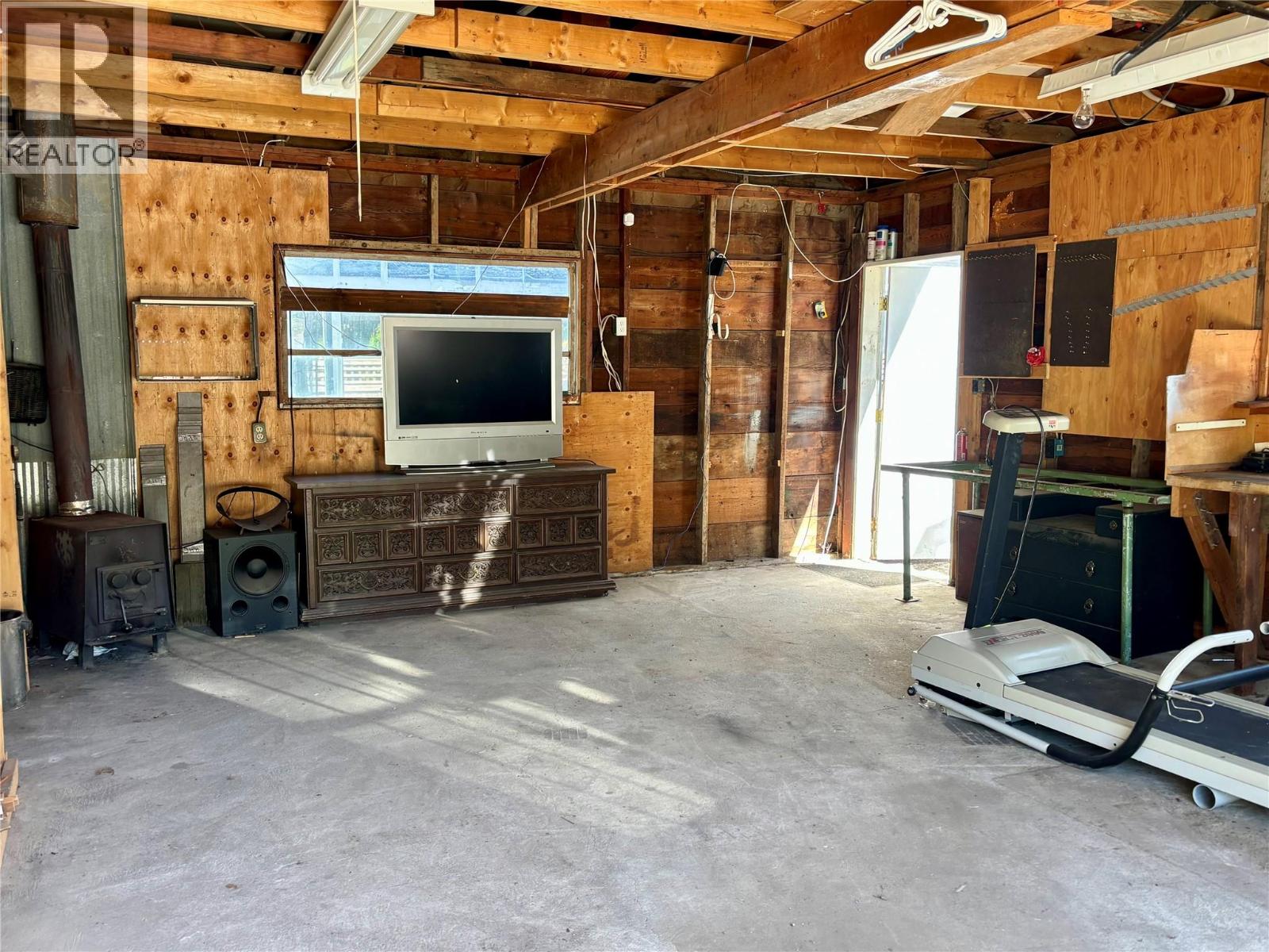 729 Stanley Avenue - 34