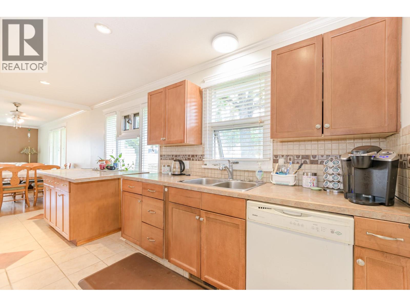 729 Stanley Avenue - 8