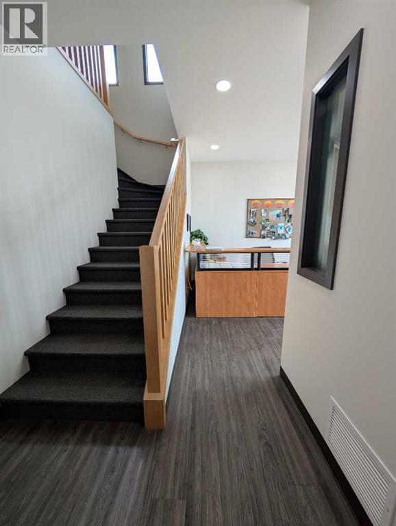 1811 Broadway Avenue E, Redcliff — photo 12
