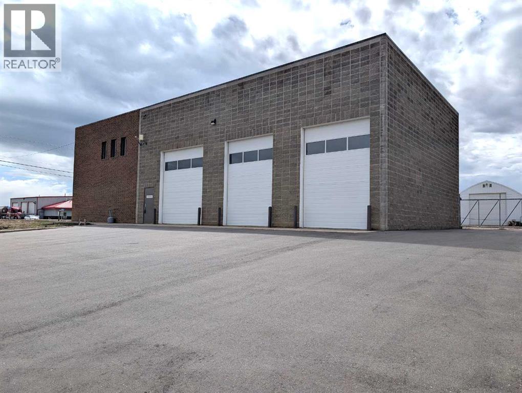 1811 Broadway Avenue E, Redcliff — photo 4