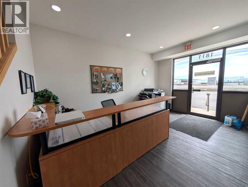 1811 Broadway Avenue E, Redcliff — photo 8