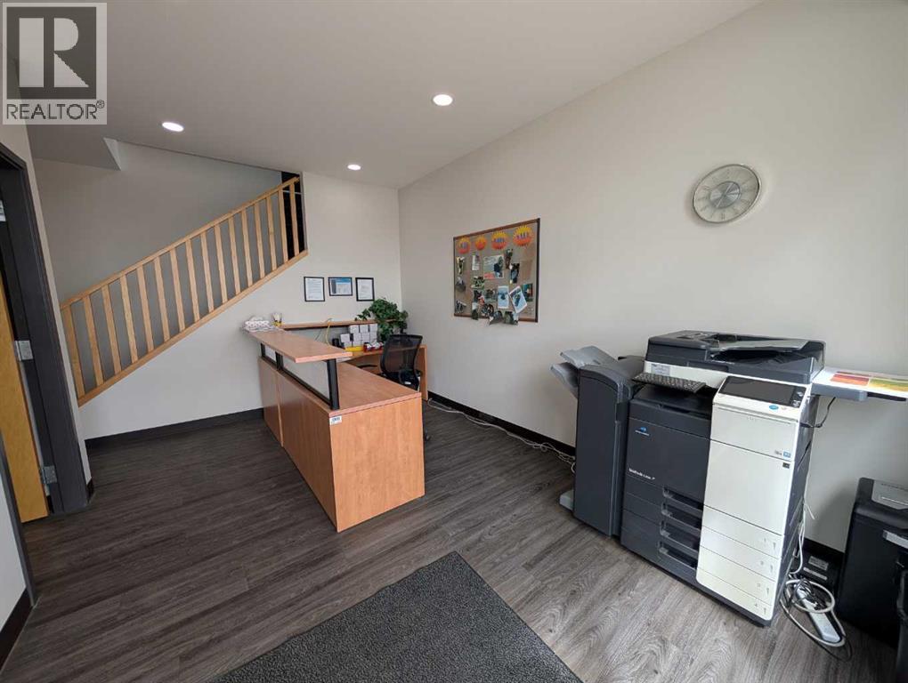 1811 Broadway Avenue E, Redcliff — photo 7