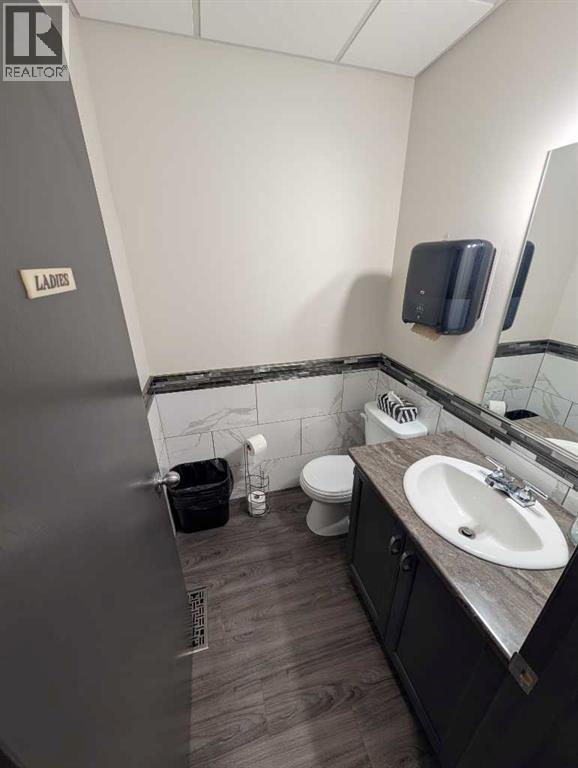 1811 Broadway Avenue E, Redcliff — photo 31