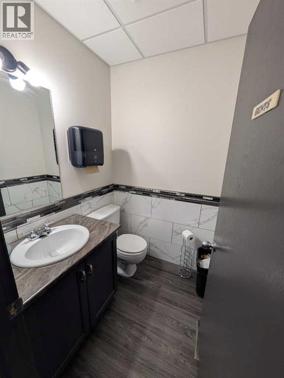 1811 Broadway Avenue E, Redcliff — photo 32
