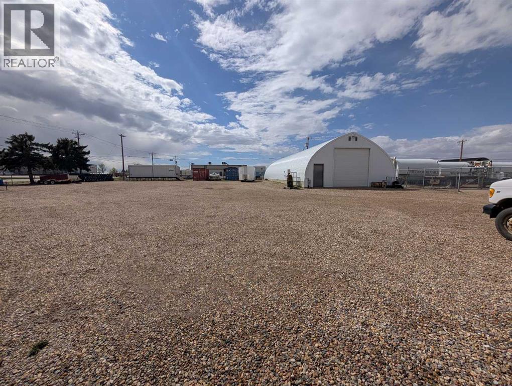1811 Broadway Avenue E, Redcliff — photo 37