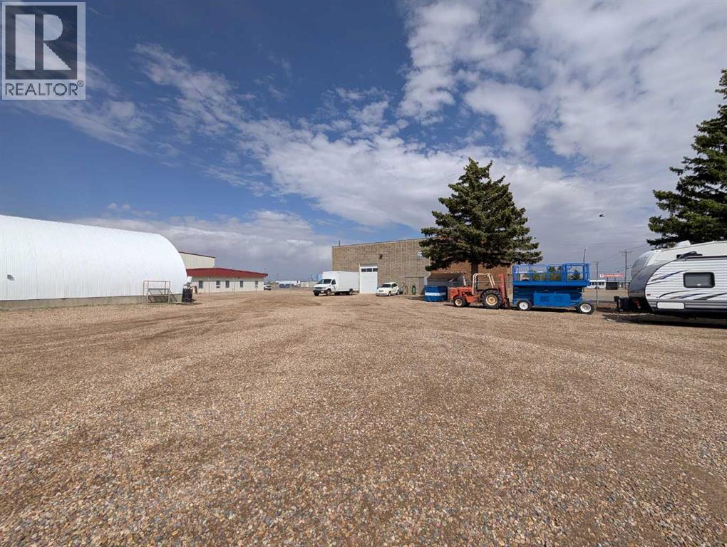 1811 Broadway Avenue E, Redcliff — photo 40