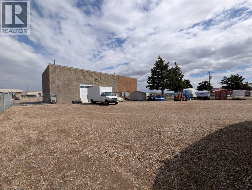 1811 Broadway Avenue E, Redcliff — photo 38