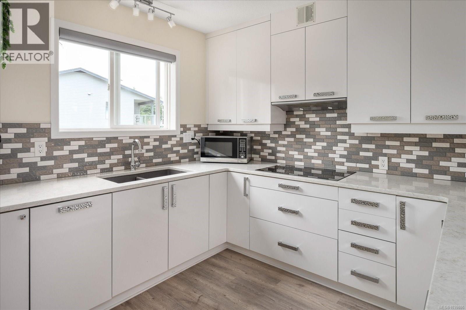 #301B 3000 Oak St - 18