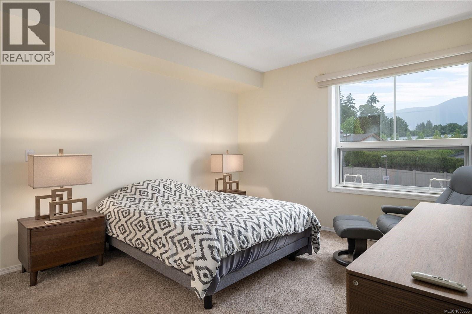 #301B 3000 Oak St - 22