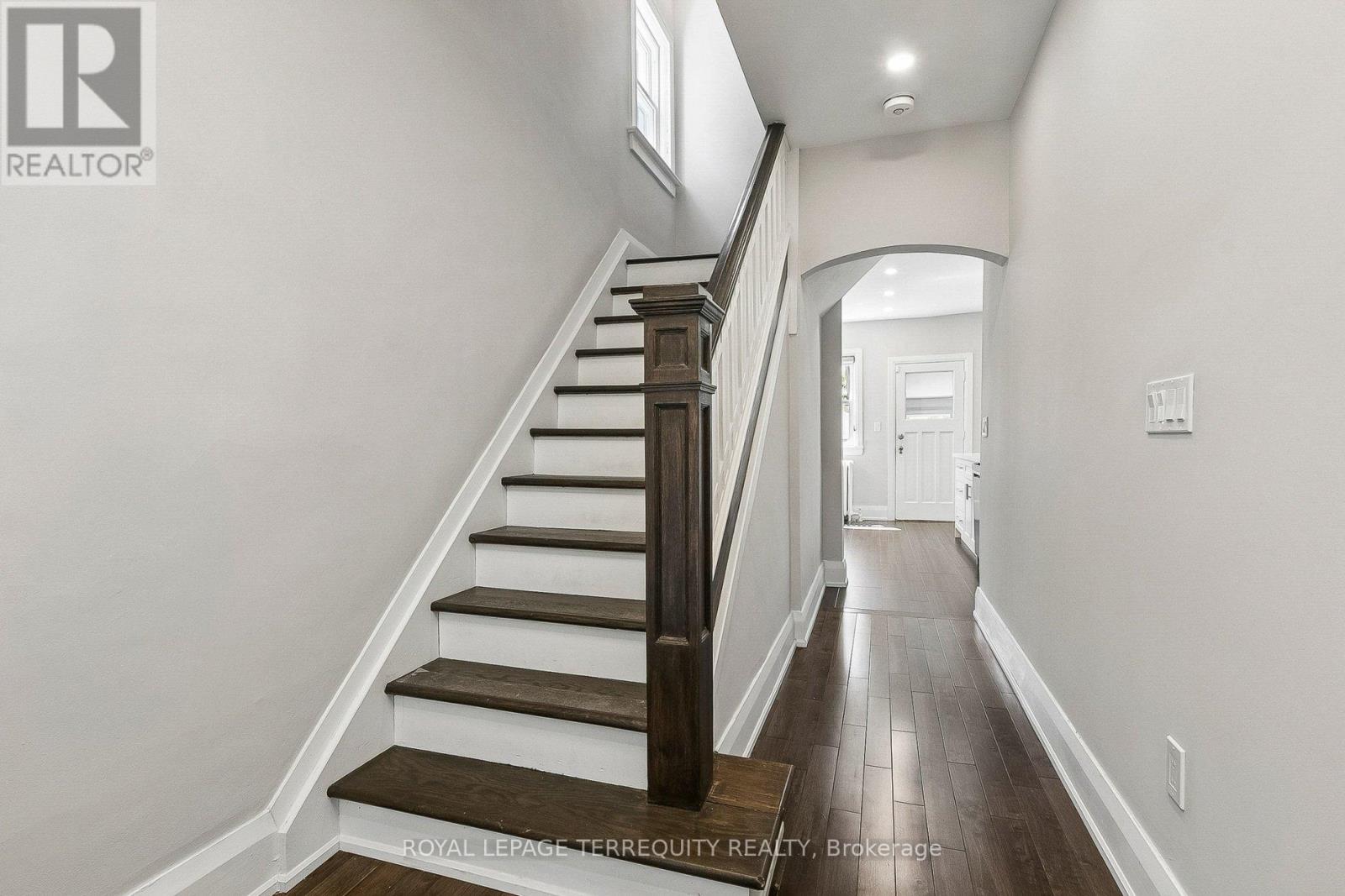 407 ANNETTE STREET - 10