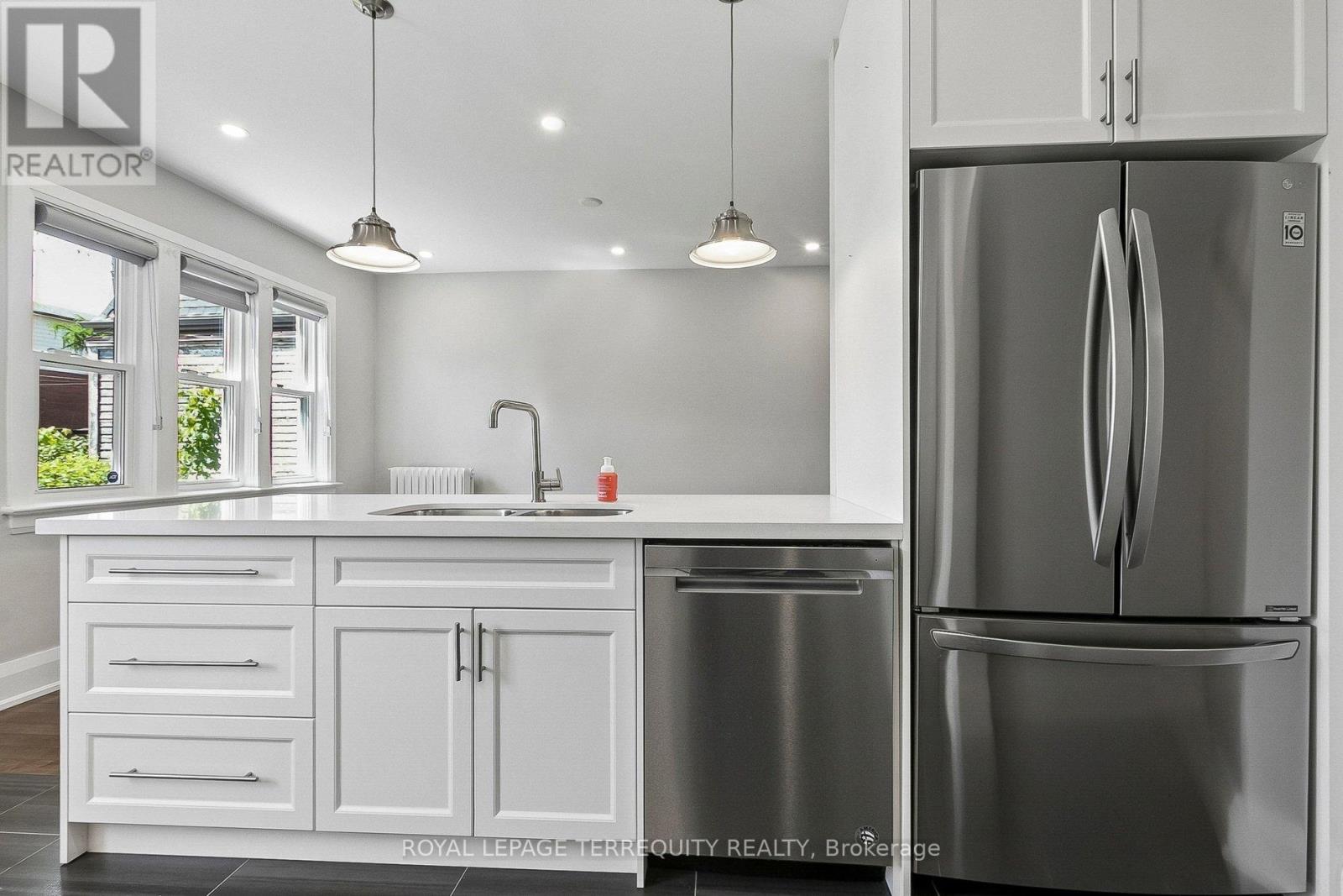 407 ANNETTE STREET - 22