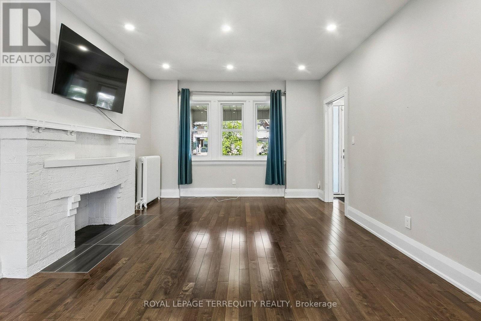 407 ANNETTE STREET - 11