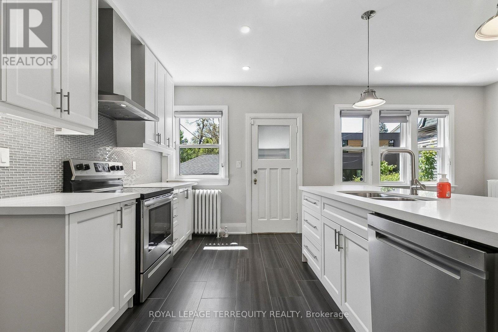 407 ANNETTE STREET - 21
