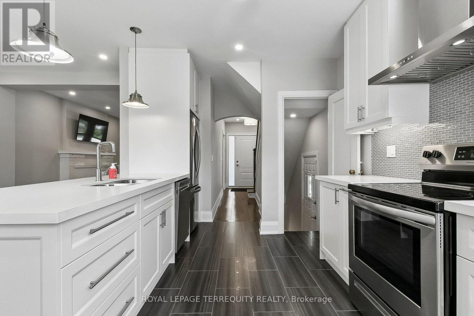 407 ANNETTE STREET - 24