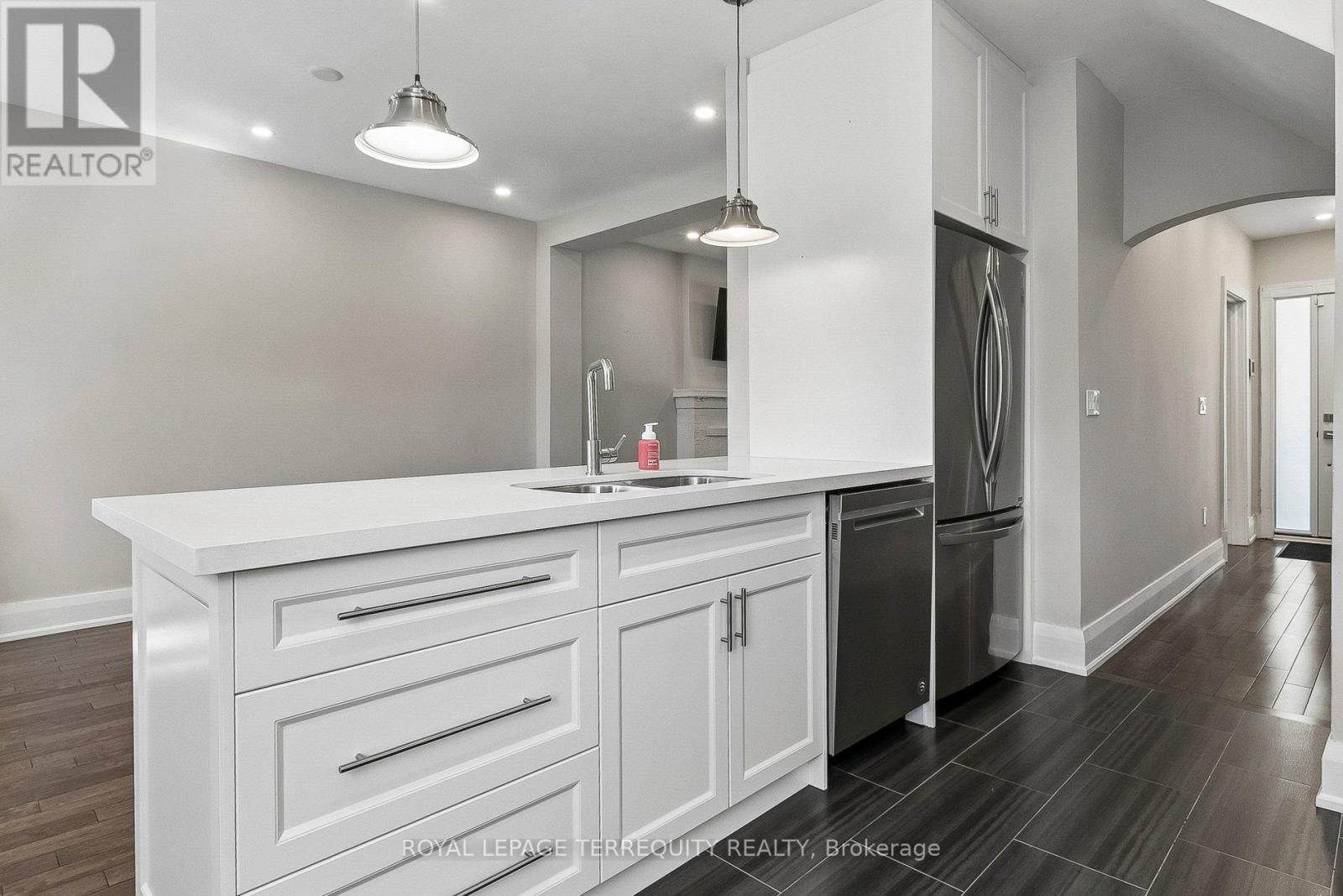 407 ANNETTE STREET - 26