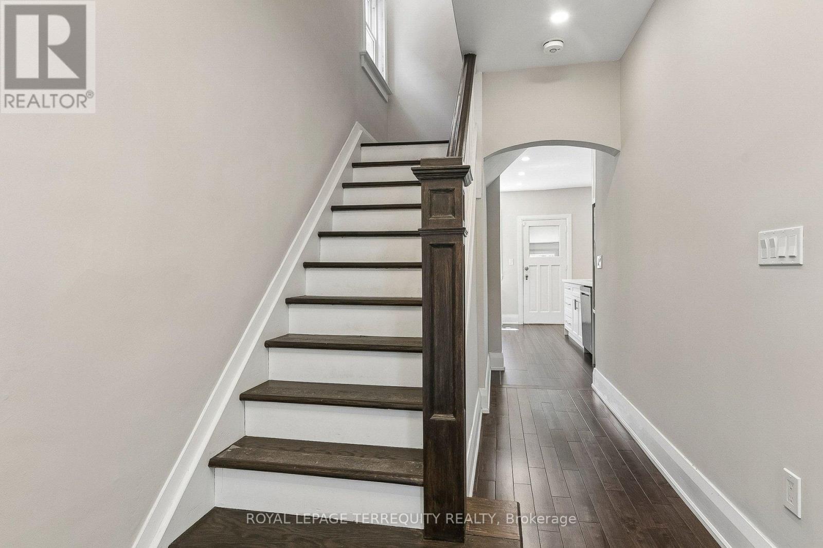 407 ANNETTE STREET - 27