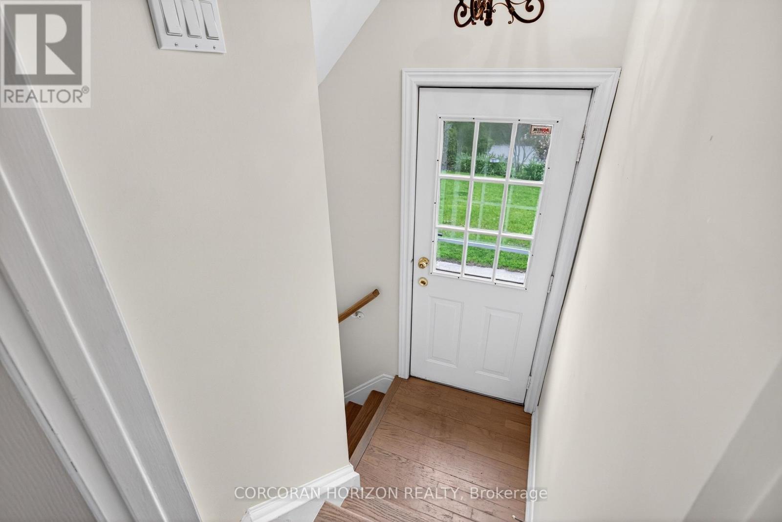 77 MINEOLA ROAD E - 27