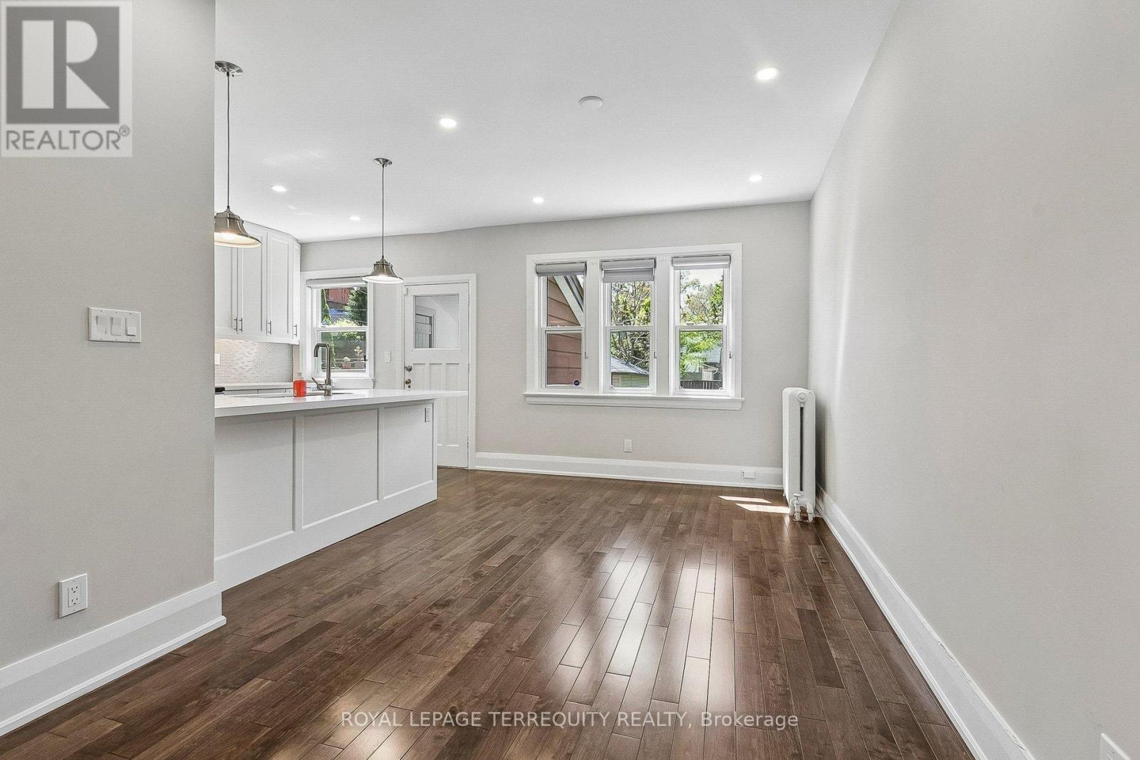 407 ANNETTE STREET - 12