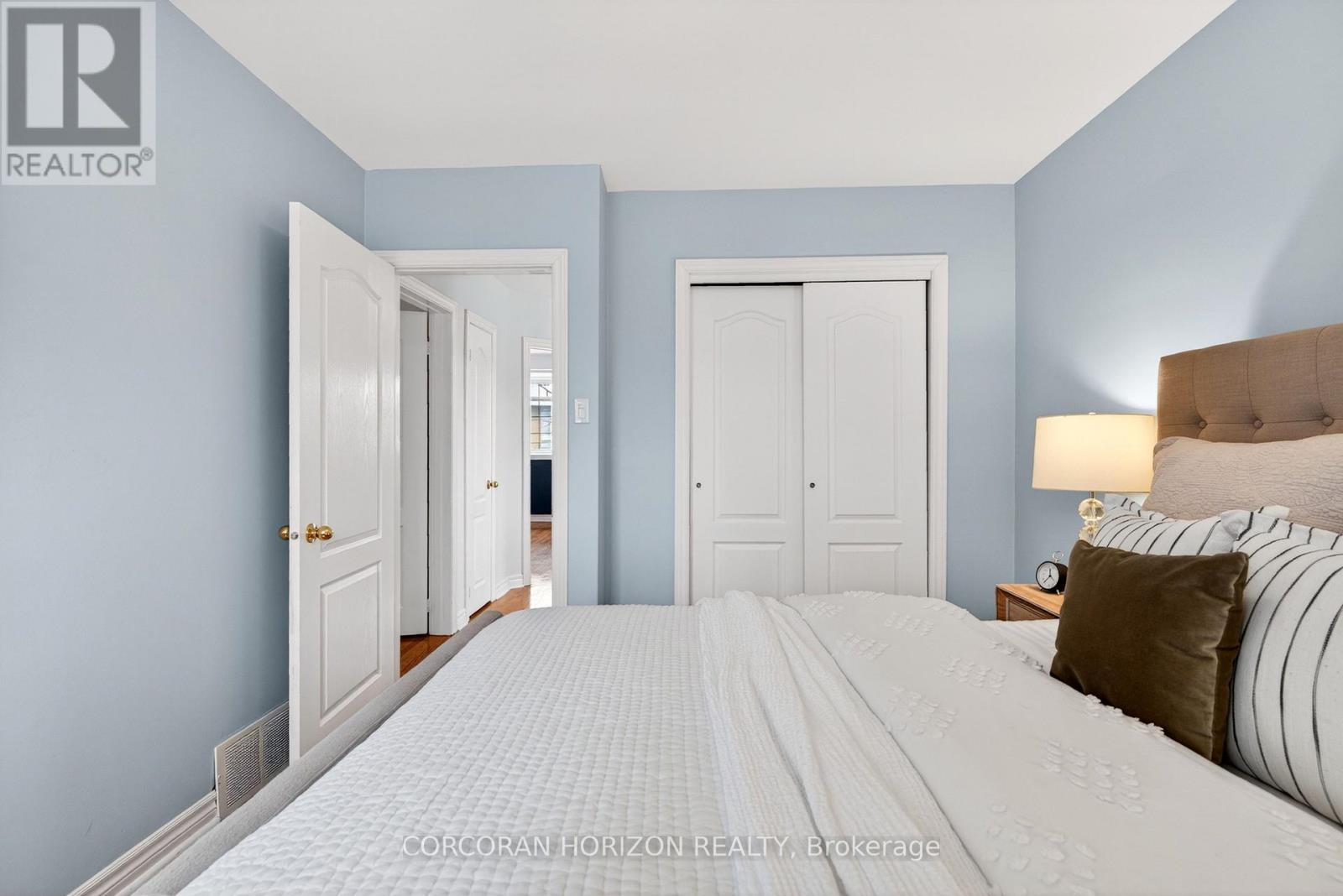 77 MINEOLA ROAD E - 23