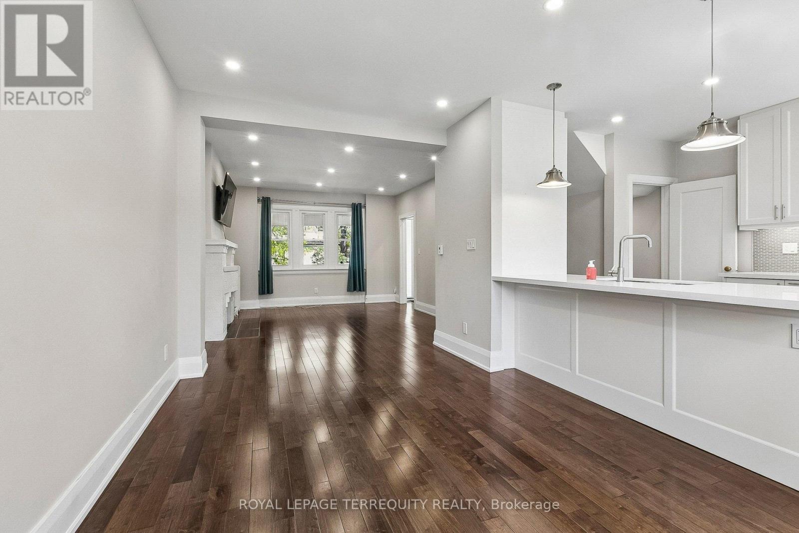 407 ANNETTE STREET - 13
