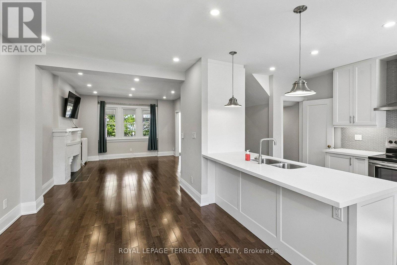 407 ANNETTE STREET - 19