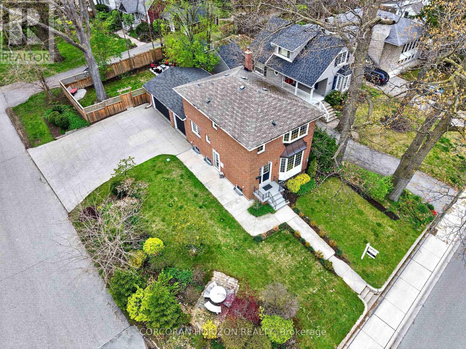 77 MINEOLA ROAD E - 38