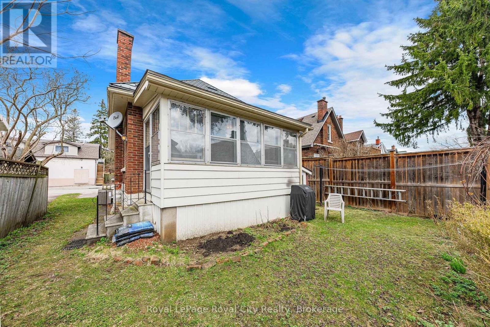9 STULL AVENUE - 26