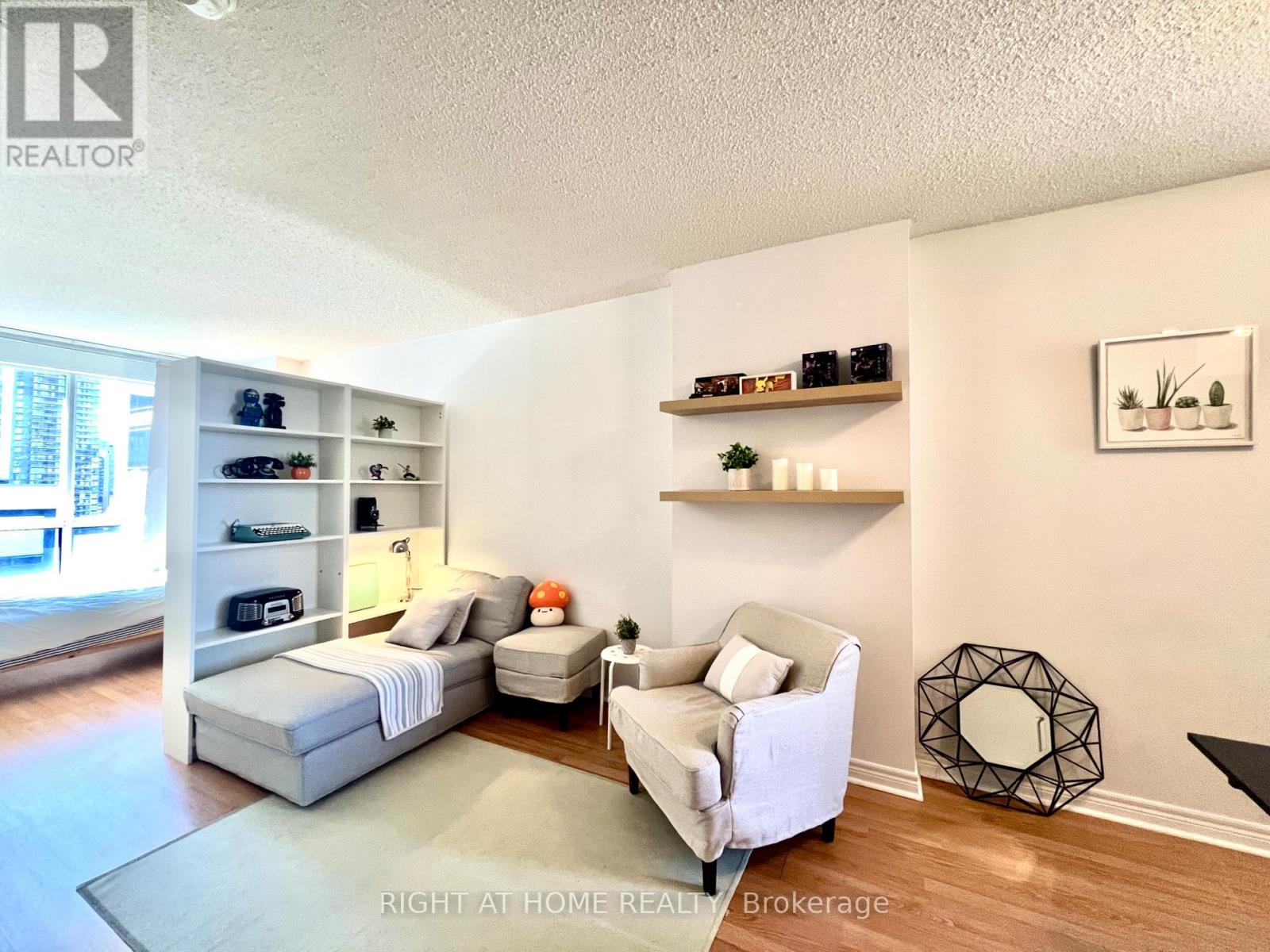 #1702 55 BLOOR STREET E - 6