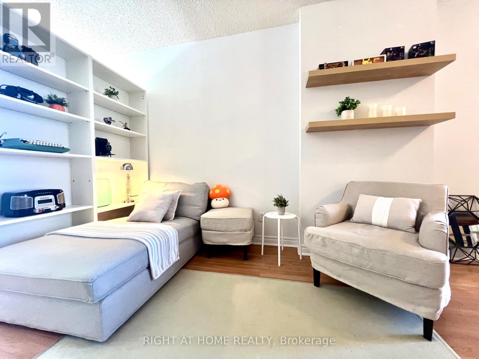 #1702 55 BLOOR STREET E - 7