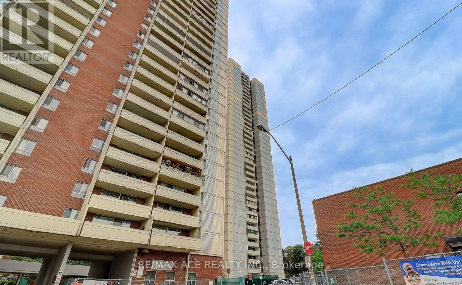 #906 3 MASSEY SQUARE - 1